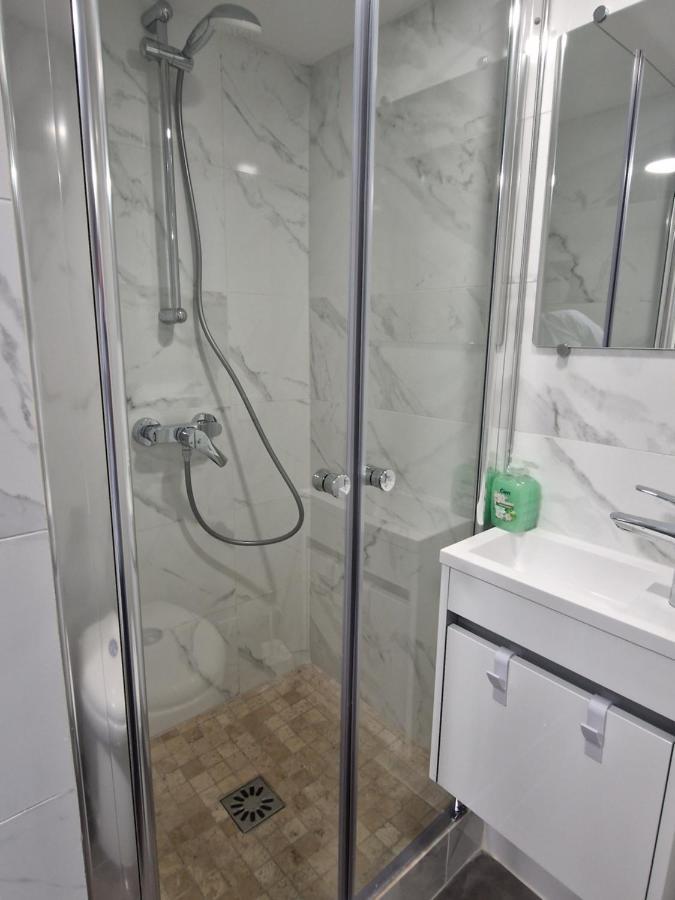 L'Auberge De Sucy - Studio Climatise Екстер'єр фото